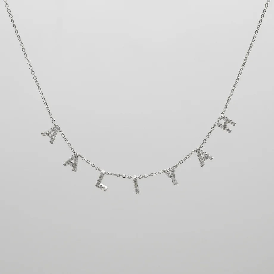 Colar de Nome com Diamantes: Brilho Cintilante e Personalizável