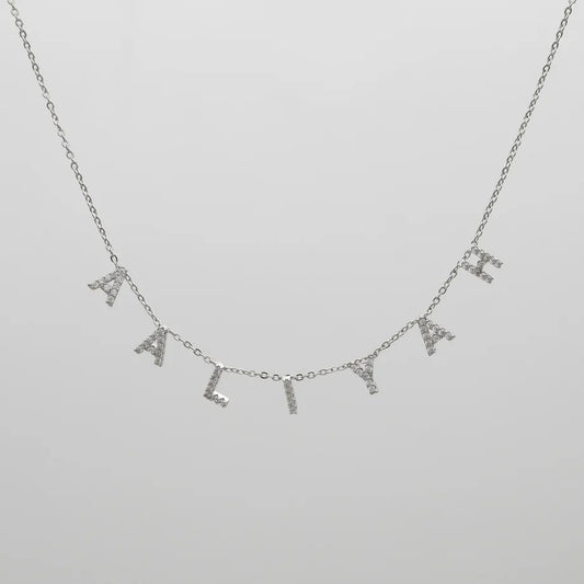 Colar de Nome com Diamantes: Brilho Cintilante e Personalizável