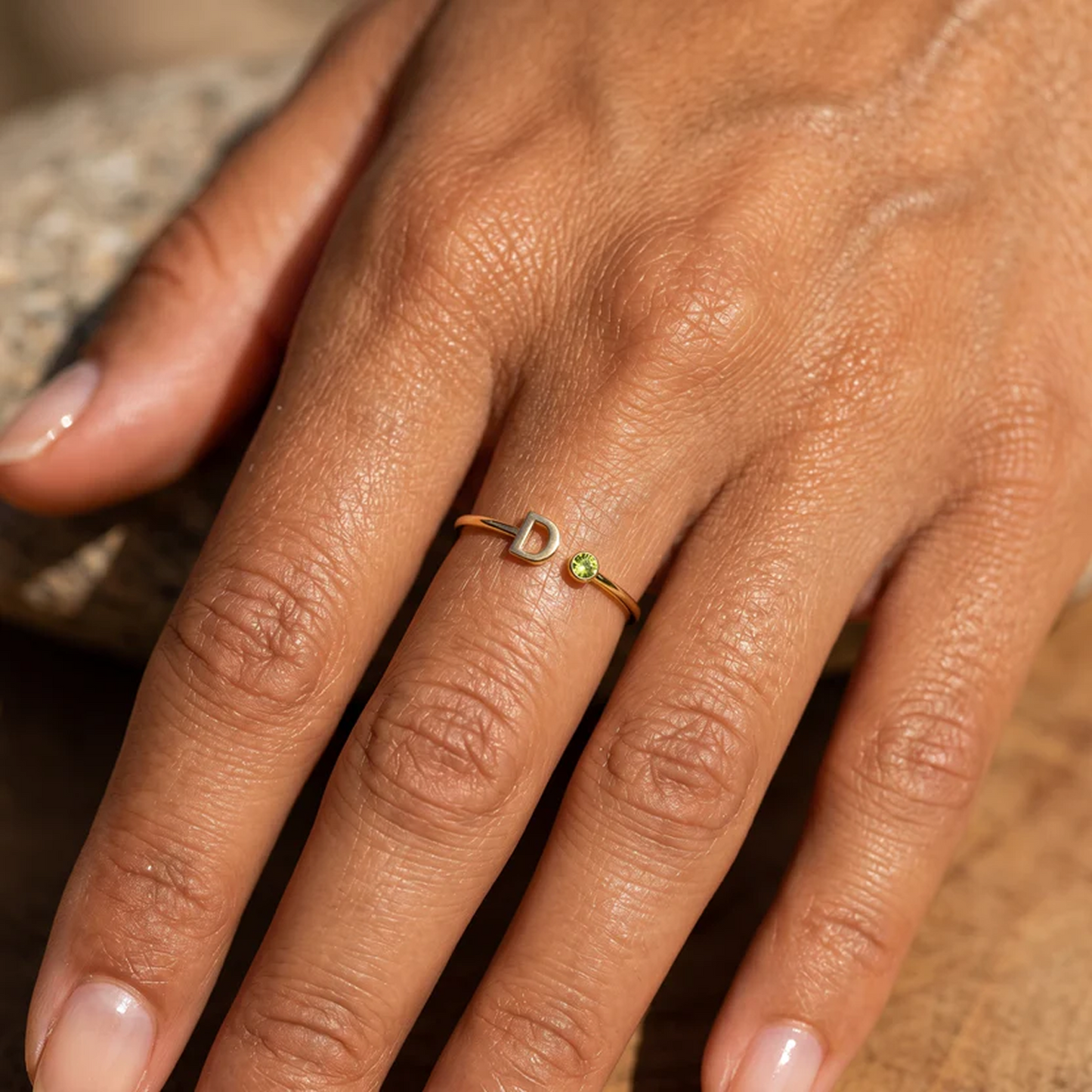 Anel Ajustável com Inicial Personalizável e Pedra de Nascimento