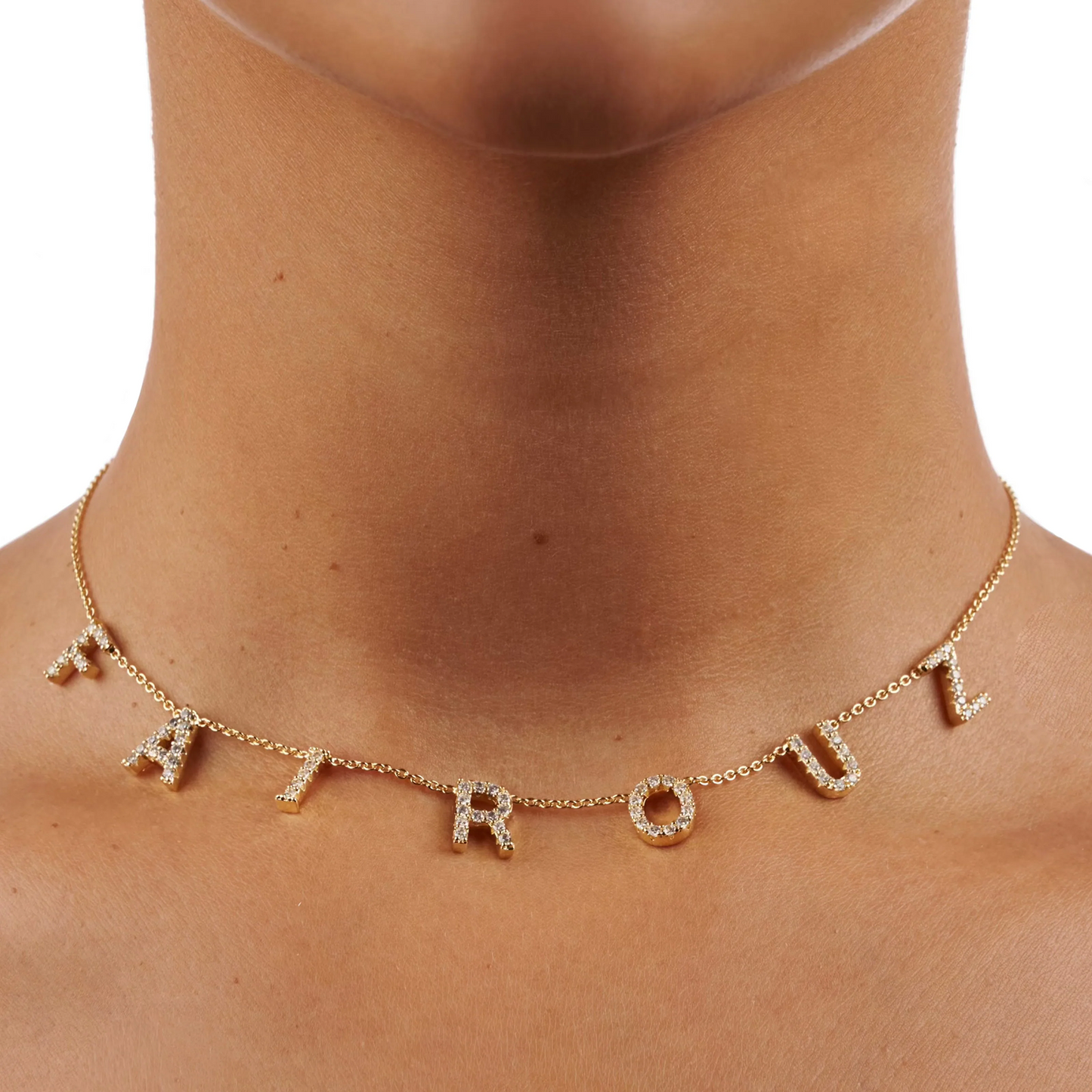 Colar de Nome com Diamantes: Brilho Cintilante e Personalizável