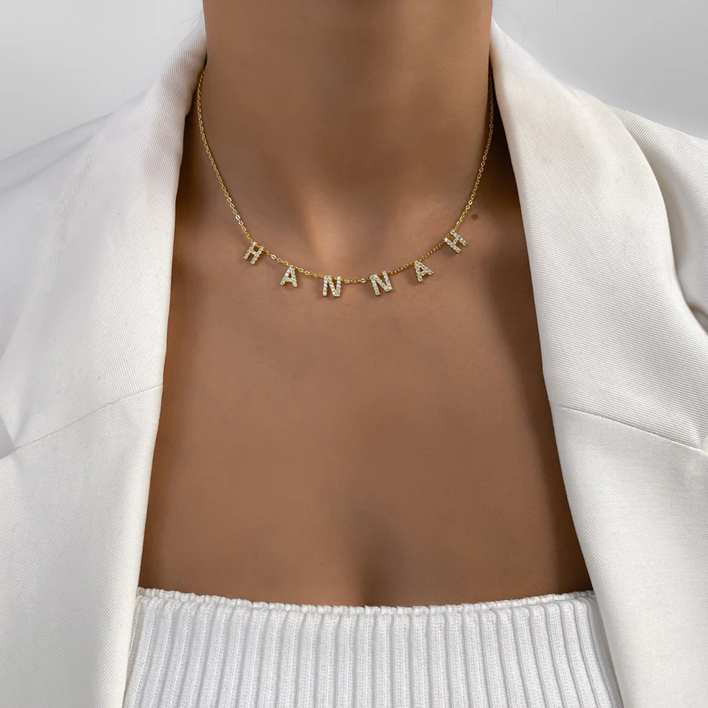 Colar de Nome com Diamantes: Brilho Cintilante e Personalizável